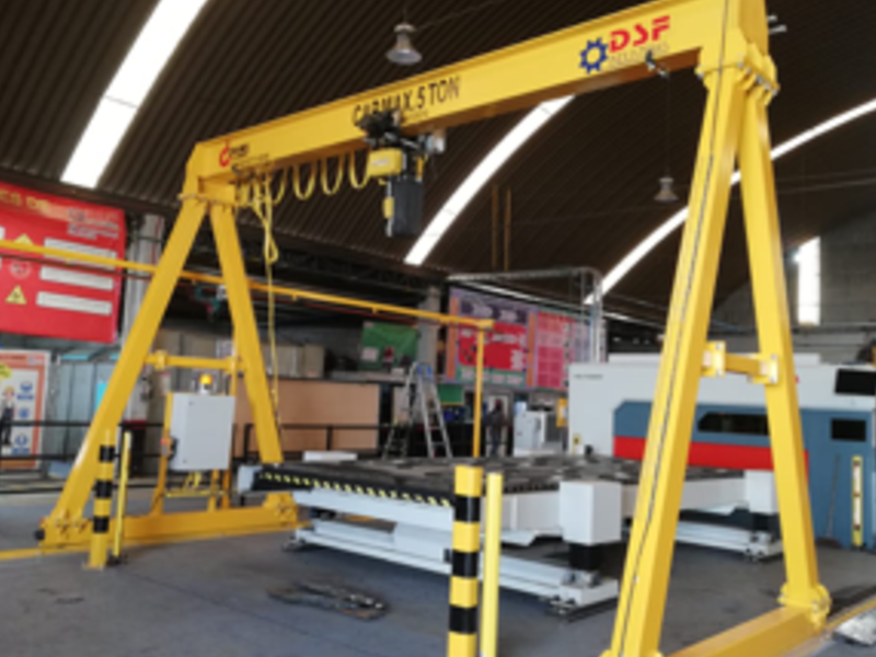 CRANES AND HOITS Construex