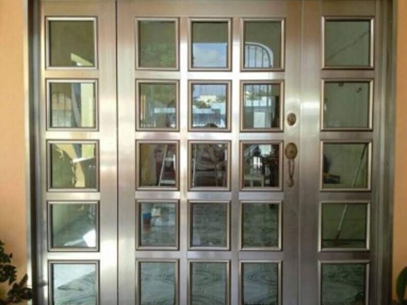 Puerta de Aluminio y vidrio G en Merida