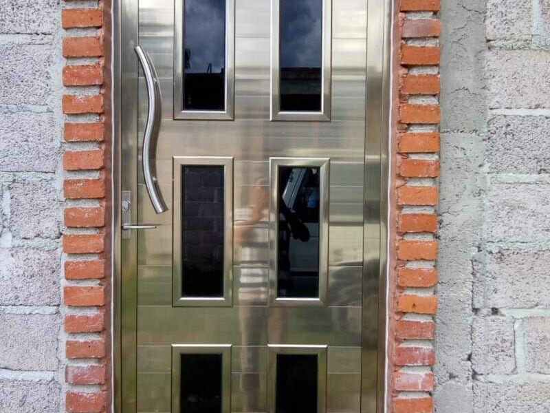 Puerta de acero Inoxidable en Zaragoza