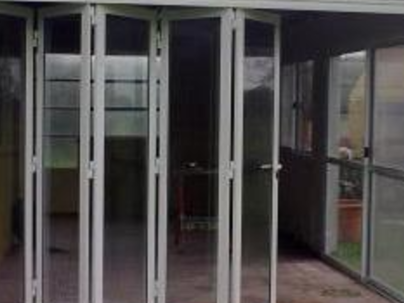 Puerta de vidrio y aluminio plegable CDMX