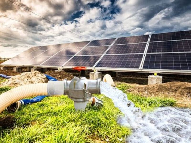 Instalación sistemas bombeo agua solar México
